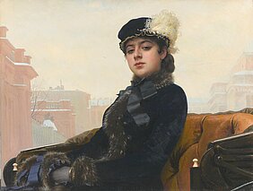 Portrait einer jungen Frau, braune Haare, in blauem Mantel, mit Hut, die in einer Kutsche sitzt.